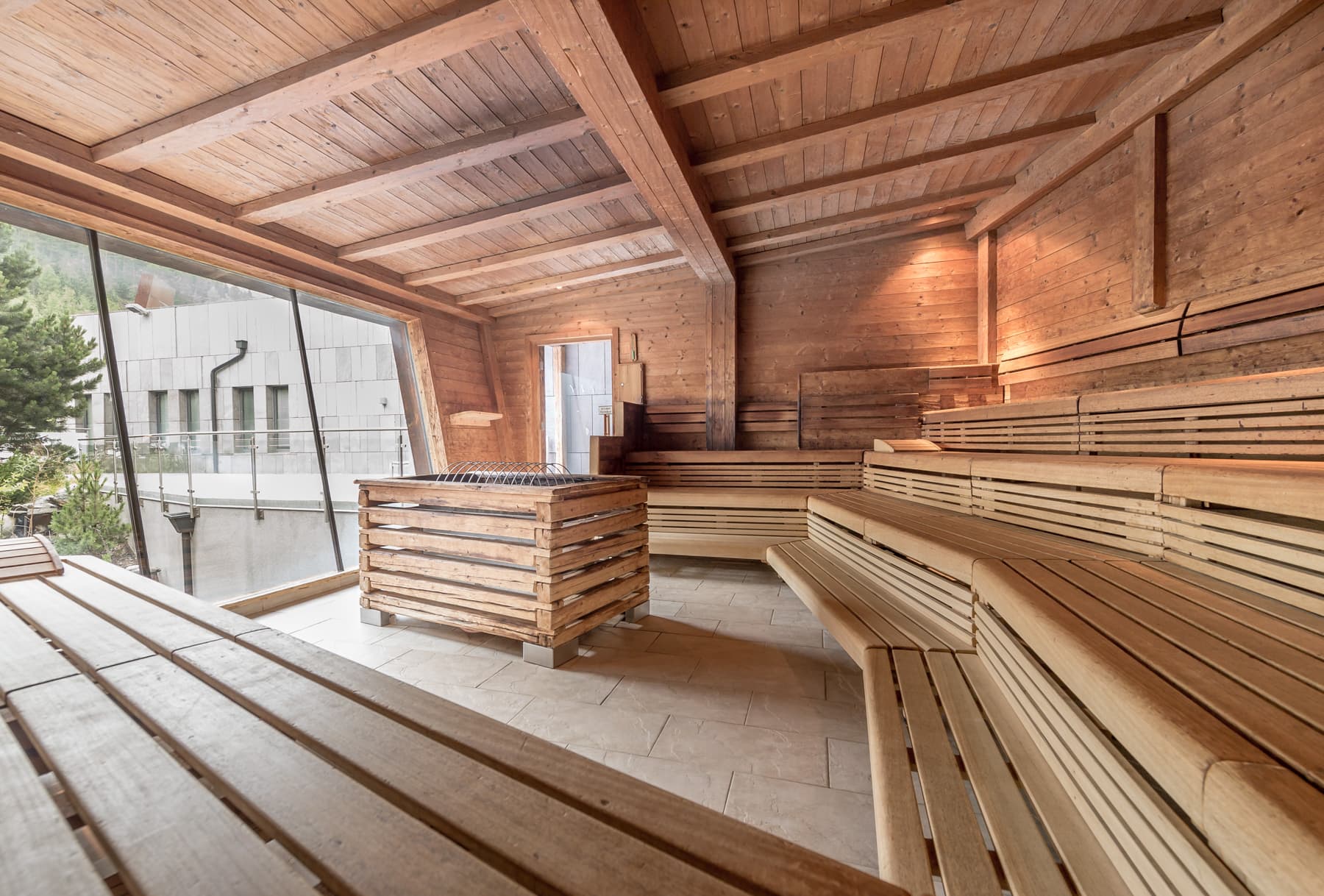 Schluchtensauna mit Feuerstelle im AQUA DOME Tirol Therme Längenfeld