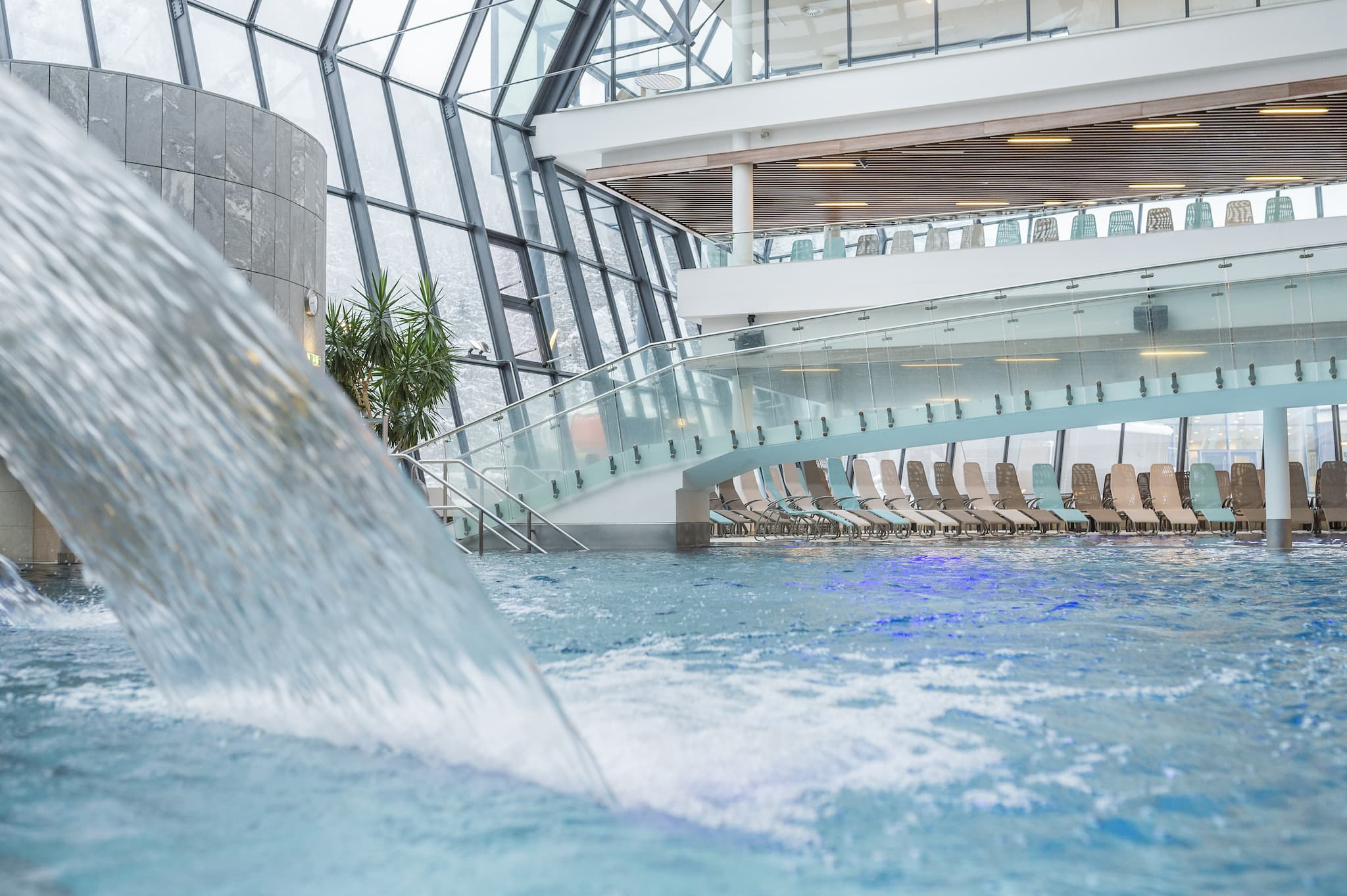 Innenbecken im AQUA DOME Therme Tirol