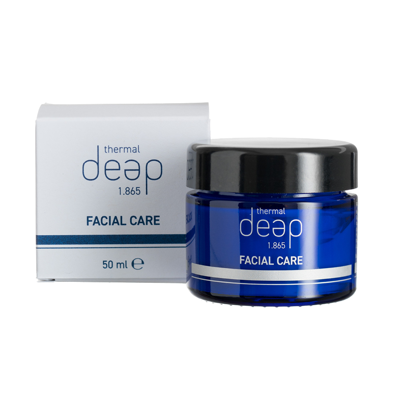 Ein blauer Tiegel mit der Aufschrift „Thermal Deep 1.865“ Gesichtspflegecreme (50 ml) steht elegant neben seiner schlichten weißen Kartonverpackung.