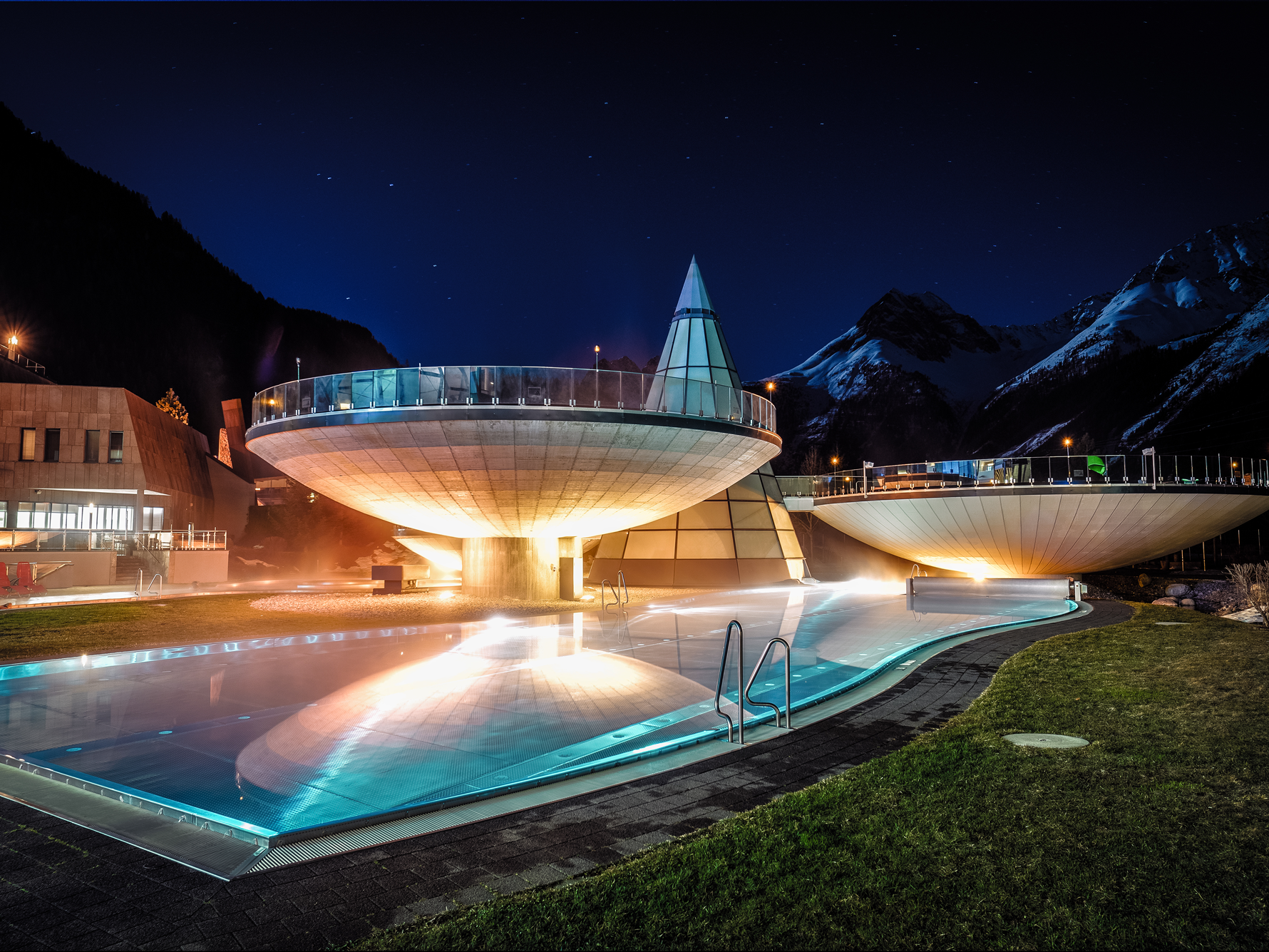 AQUA DOME Tirol bei Nacht