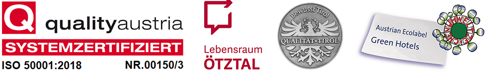 Una fila di cinque loghi di certificazione e accreditamento, tra cui qualityaustria, Lebensraum Ötztal, Quality Tyrol, Austrian Ecolabel Green Hotels e AMA GENUSS REGION.