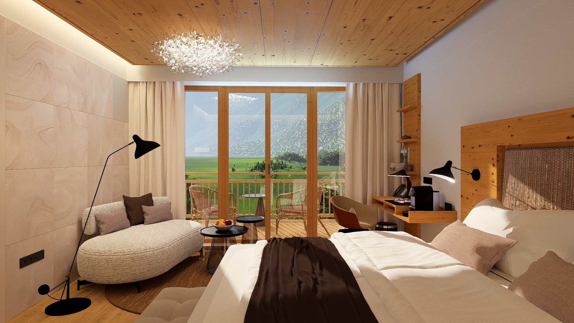 Modernes Hotelzimmer mit einem Bett, einer Sitzecke und einem Schreibtisch, das auf einen Balkon mit Blick auf eine Wiese und die Berge führt.